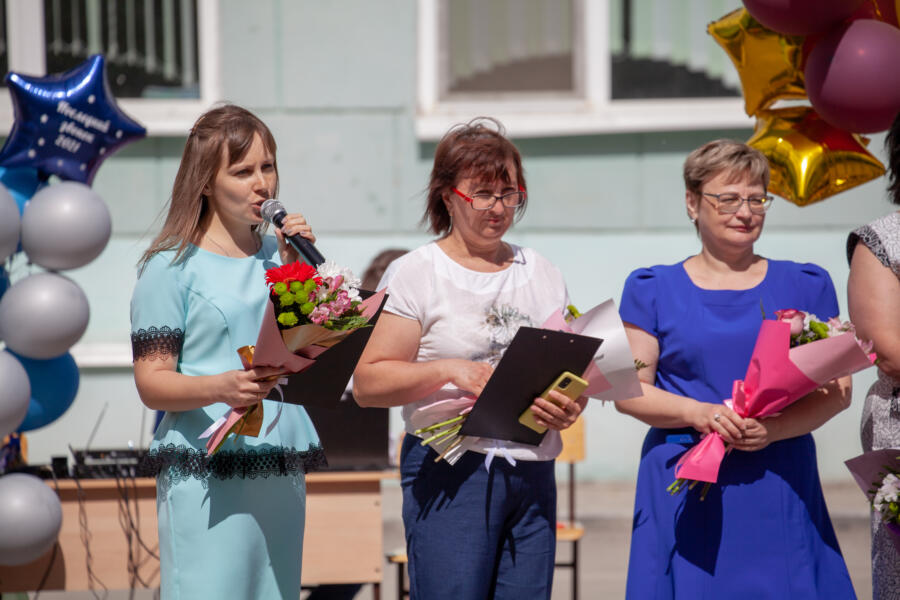 Школа 19 новости. Директор школы 19 Сызрань. Сызрань школа 19 номер директора. Сызрань выпускники школа 9. Сызрань школа 19 учителя фото.